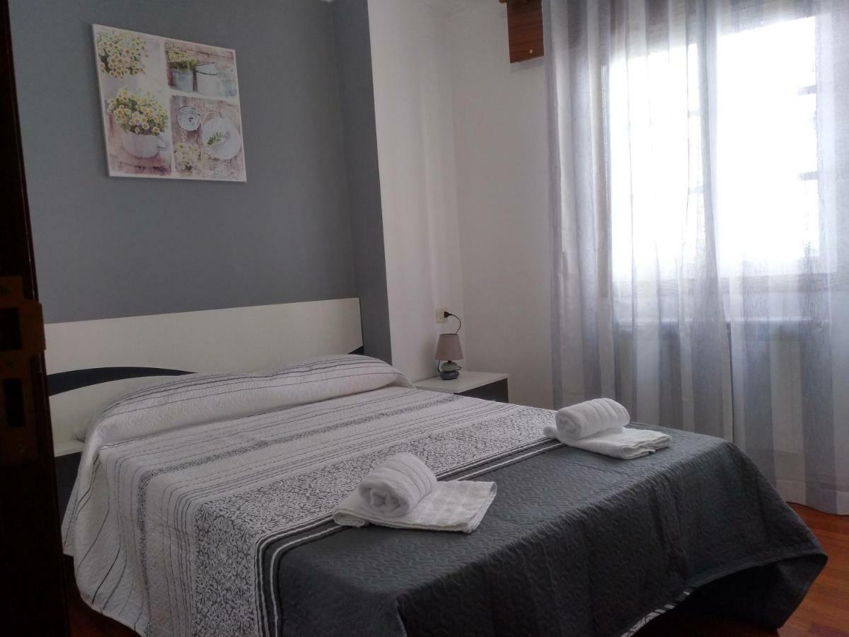 Apartamentos Enteros O Lagar Melide Esterno foto