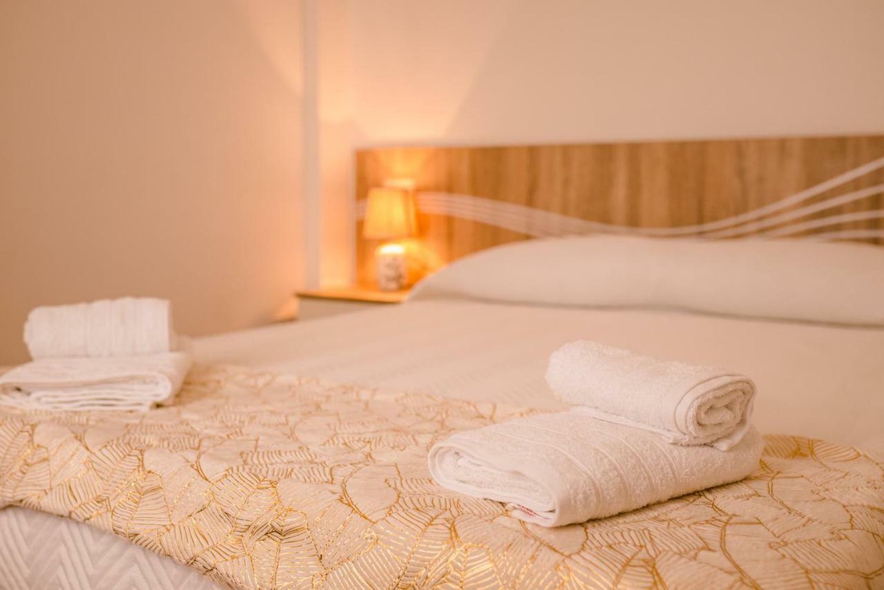Apartamentos Enteros O Lagar Melide Esterno foto