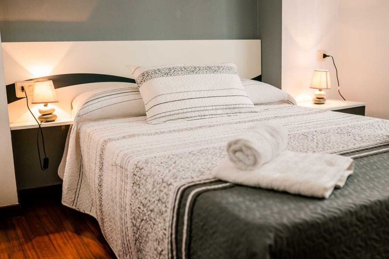 Apartamentos Enteros O Lagar Melide Esterno foto