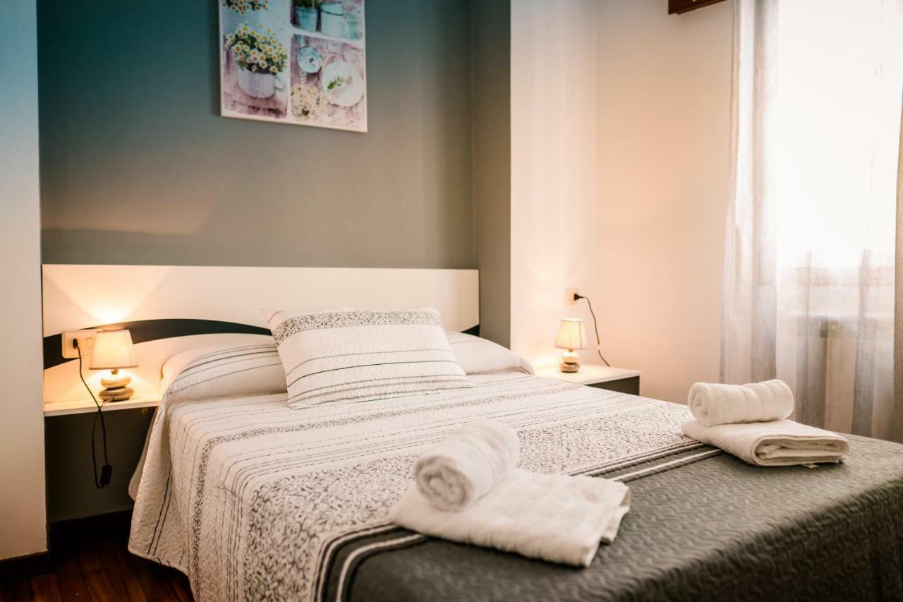 Apartamentos Enteros O Lagar Melide Esterno foto