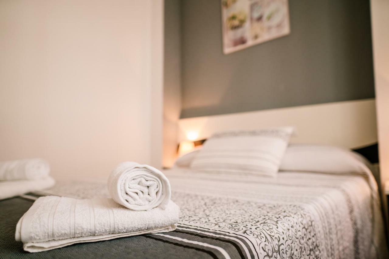 Apartamentos Enteros O Lagar Melide Esterno foto